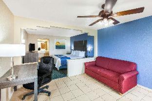 Days Inn & Suites By Wyndham Braunig Lake Elmendorf Room photo